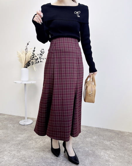 INGNI(イング) ブローチ付オフショルニット クロ/A