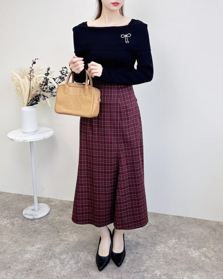 INGNI(イング) ブローチ付オフショルニット クロ/A