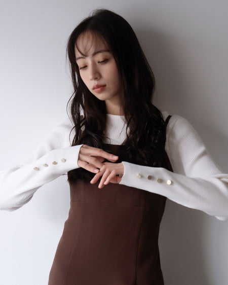 INGNI(イング) ボートネック袖金ボタンニット オフホワイト