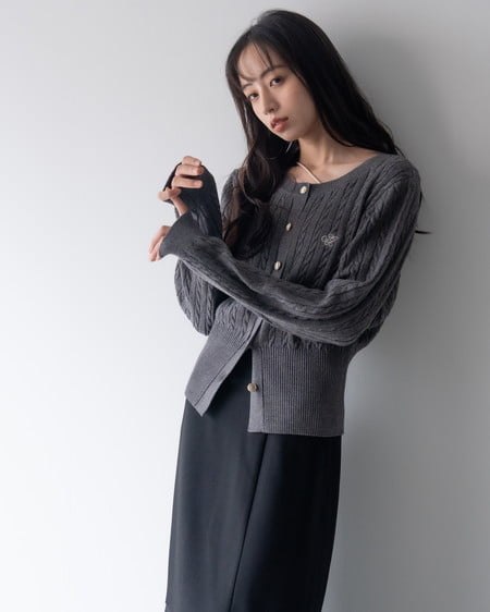 INGNI(イング) 胸刺繍金ボタンケーブルニットカーディガン チャコールグレー