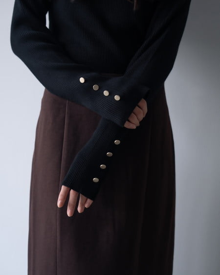 INGNI(イング) ボートネック袖金ボタンニット クロ