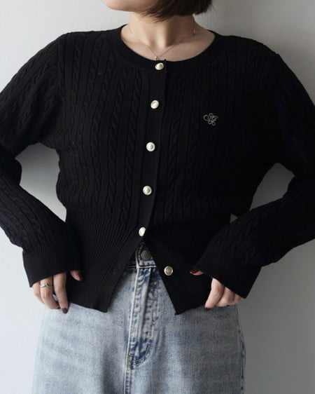 INGNI(イング) 胸刺繍金ボタンケーブルニットカーディガン クロ