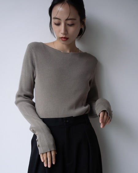 INGNI(イング) ボートネック袖金ボタンニット モカ