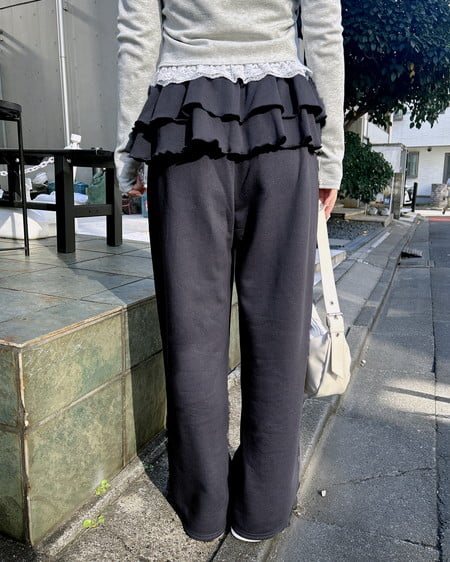 INGNI(イング) フリルスウェットパンツ チャコールグレー