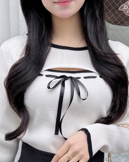 INGNI(イング) デコルテオープンリブニット オフホワイト/クロ