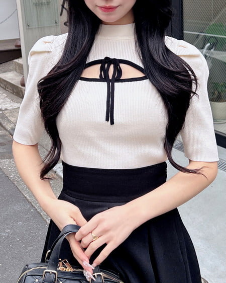 INGNI(イング) デコルテオープン5分袖ニット オフホワイト/クロ