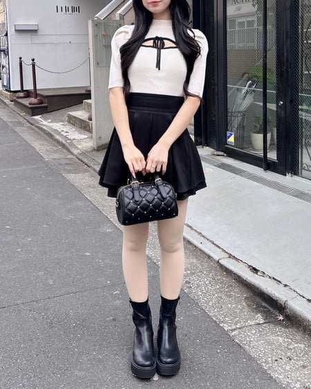 INGNI(イング) デコルテオープン5分袖ニット オフホワイト/クロ