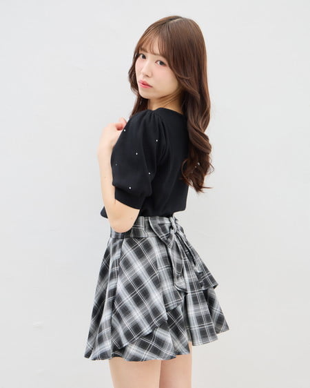 INGNI(イング) ビジュー飛ばしレイヤード風ニット クロ/オフホワイト