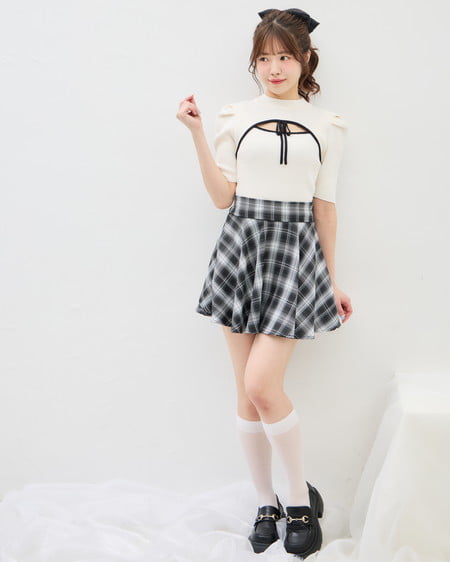 INGNI(イング) デコルテオープン5分袖ニット オフホワイト/クロ