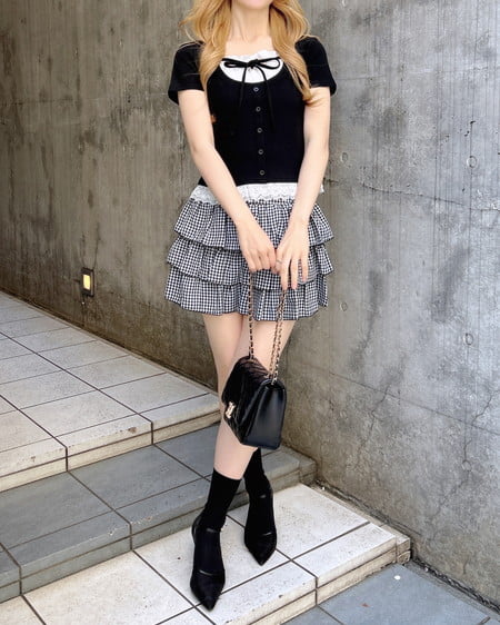 INGNI(イング) レースレイヤード風リボン付き半袖リブトップス クロ