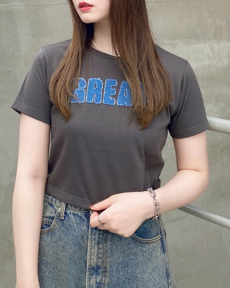 INGNI(イング) パッチデニムコンパクトTシャツ ﾁｬｺｰﾙｸﾞﾚｰ